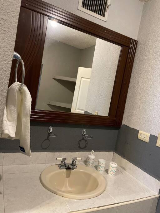 Casa Granada Cercana A Consulado Y Aeropuerto. Ciudad Juárez Kültér fotó